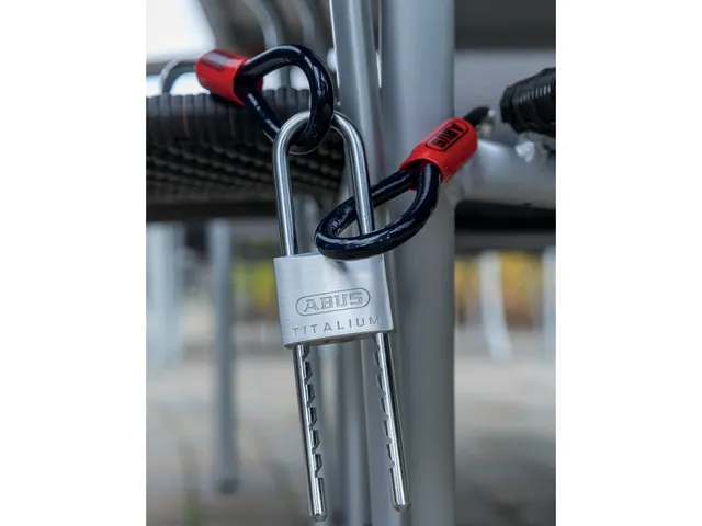 ABUS Mechanical 64TI/50mm TITALIUM™ Padlock Adjustable Shackle - Image 2