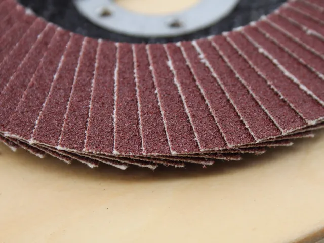 Faithfull Aluminium Oxide Flap Disc 115 x 22mm 120 Grit - Image 3