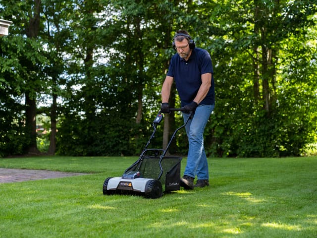 Batavia Brushless Cylinder Mower 18V Bare Unit - Image 3