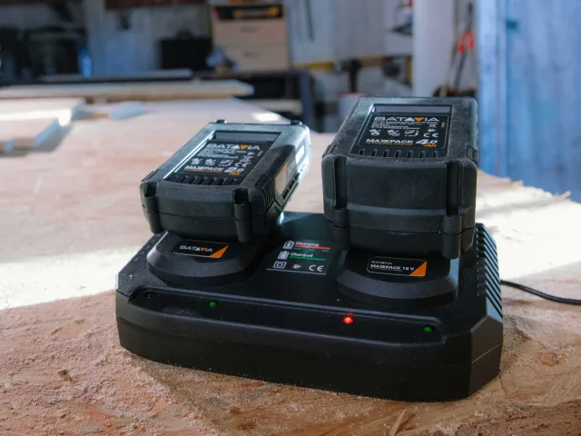 Batavia MAXXPACK Li-ion Dual Charger 240V - Image 2