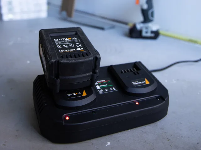 Batavia MAXXPACK Li-ion Dual Charger 240V - Image 3