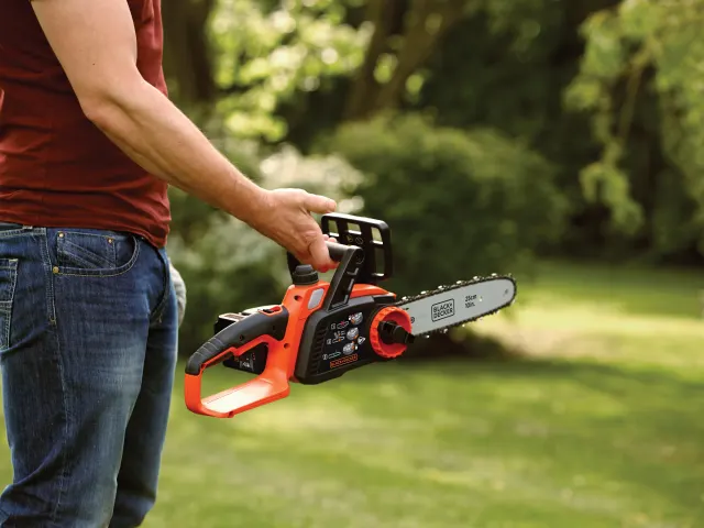 BLACK + DECKER GKC1825L20 Cordless Chainsaw 25cm Bar 18V 1 x 2.0Ah Li-ion - Image 7