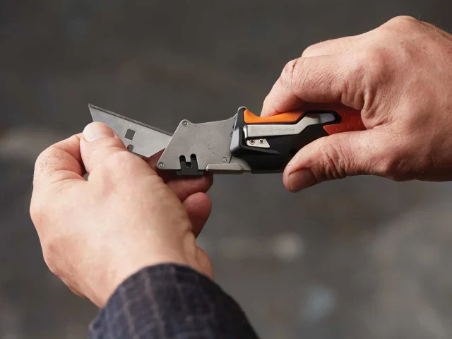 Fiskars CarbonMax Painters Utility Knife - Image 6