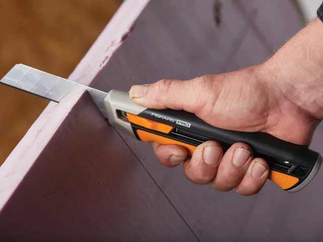 Fiskars CarbonMax Snap-off Knife 25mm - Image 5