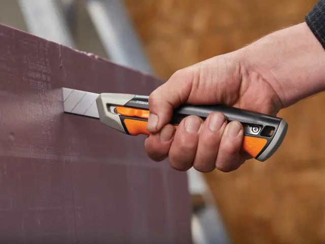 Fiskars CarbonMax Snap-off Knife 25mm - Image 6