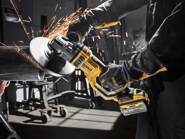 DEWALT DCG460X2XR FlexVolt Angle Grinder 54V 2 x 3.0Ah Li-ion - Image 4