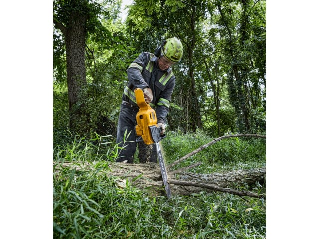 DEWALT DCMCS575N XR FlexVolt Chainsaw 50cm Bar 54V Bare Unit - Image 4