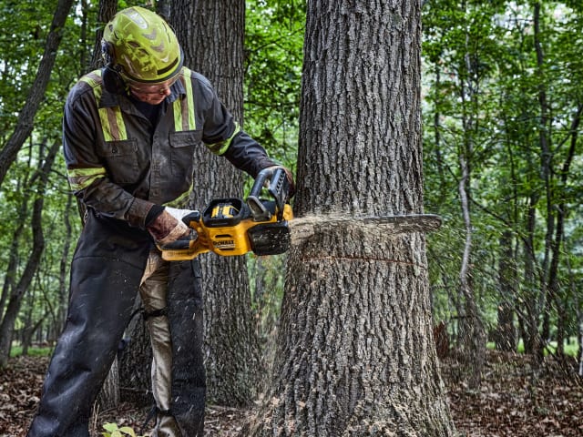 DEWALT DCMCS575N XR FlexVolt Chainsaw 50cm Bar 54V Bare Unit - Image 5