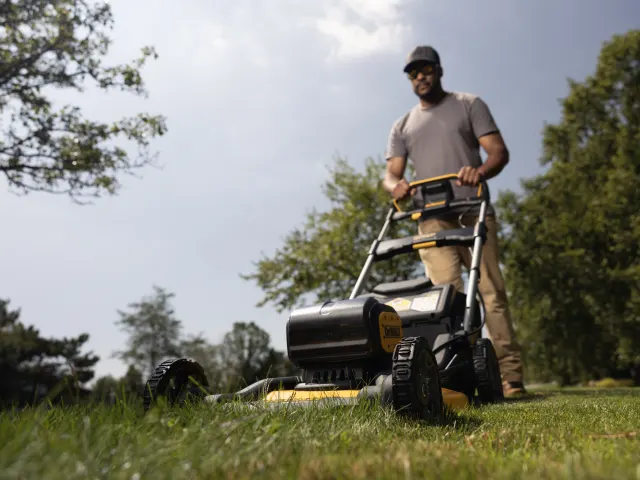 DEWALT DCMWP134N XR Push Mower 2 x 18V Bare Unit - Image 7