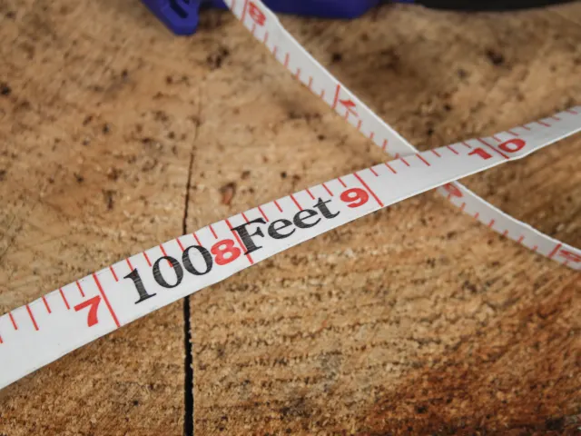 Faithfull Enclosed Fibreglass Long Tape 30m/100ft (Width 13mm) - Image 5