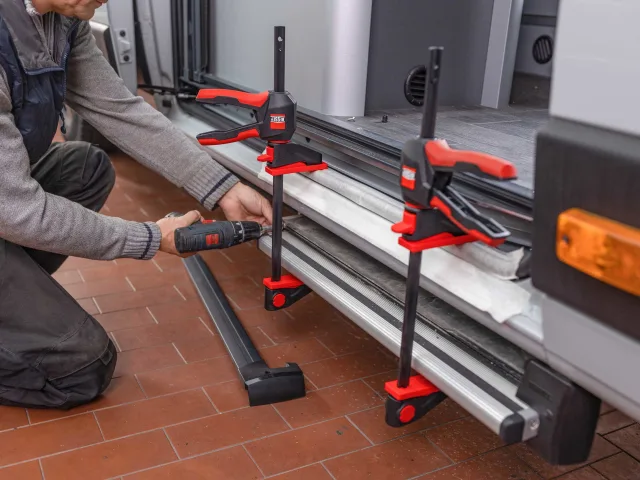 Bessey EZ360 One-Handed 360° Clamp 300mm - Image 9