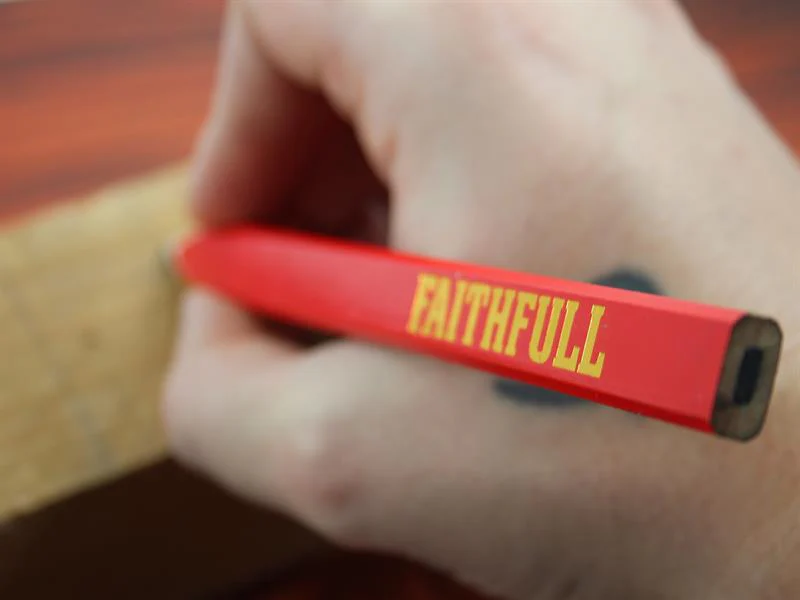 Faithfull FSC Carpenter's Pencils - Red / Medium (Pack 10) - Image 2