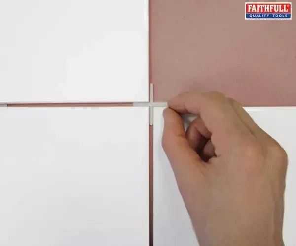 Faithfull Tile Spacer Long Leg 2mm (Tub 1000) - Image 2