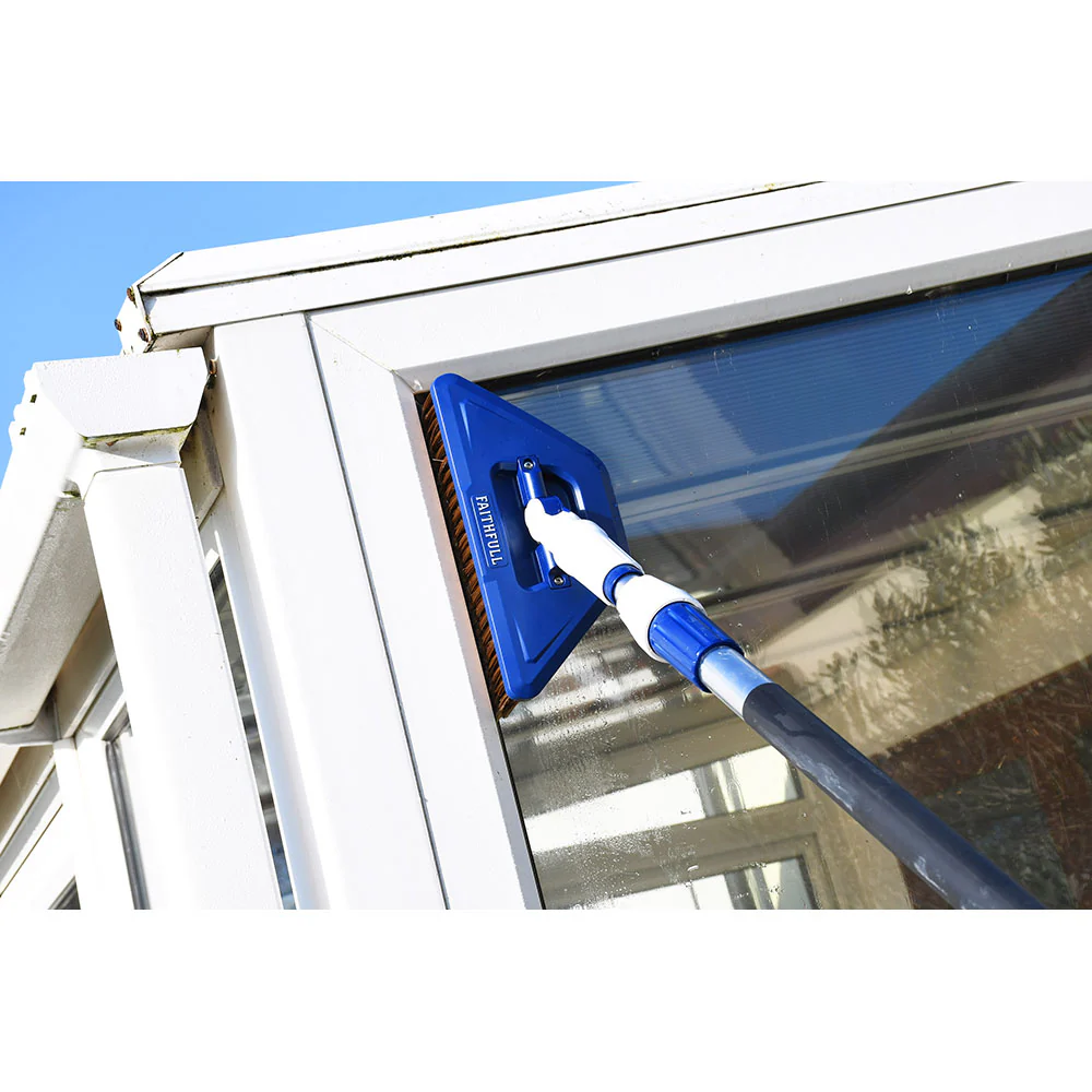Faithfull Water Flow Cleaning Brush - Image 6