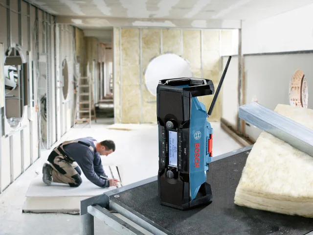 Bosch GPB 18V-2 C Professional Bluetooth DAB+ Radio 240V & Li-ion Bare Unit - Image 3