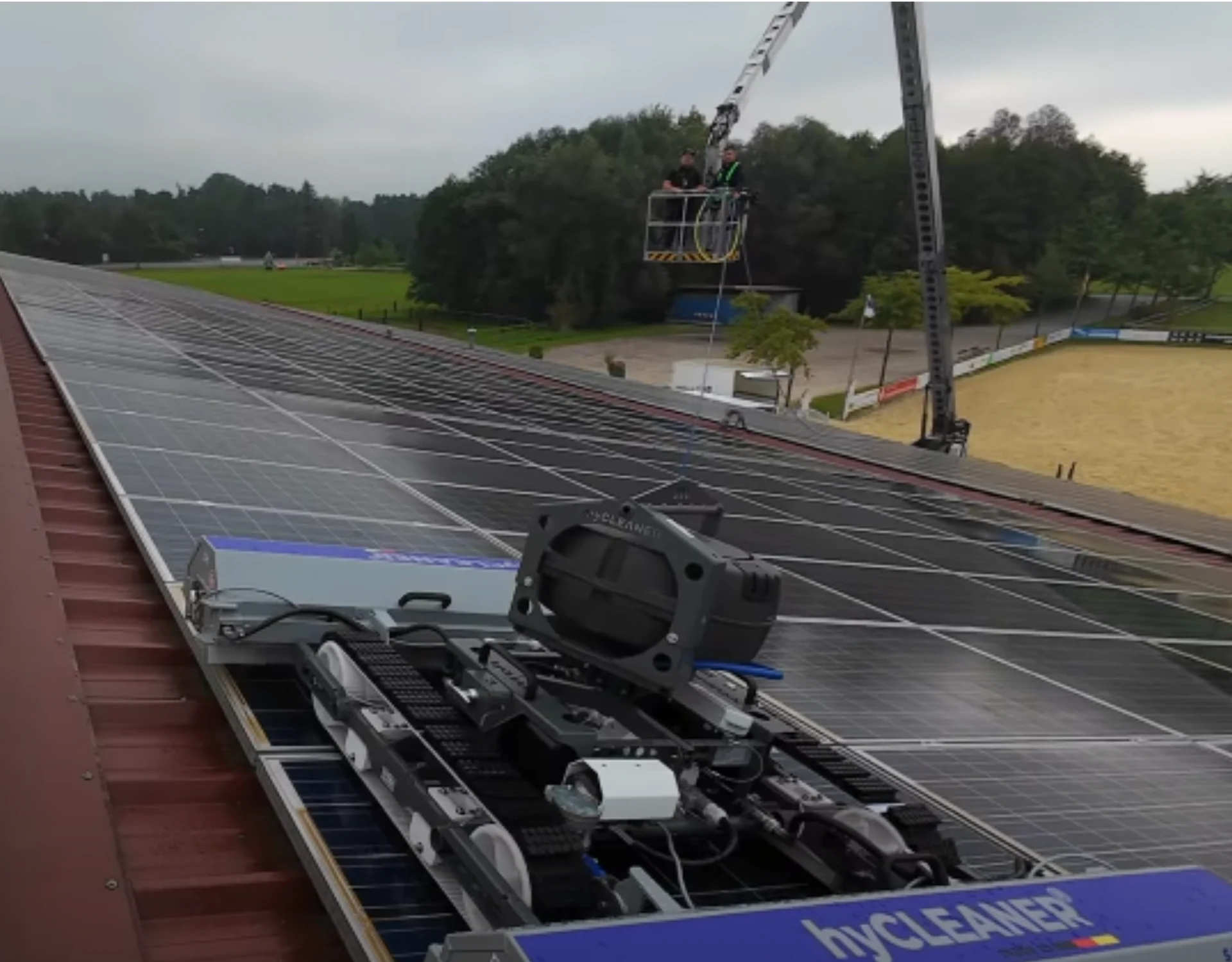 hyCLEANER® solarROBOT Pro – PV Cleaning Robot - Image 11