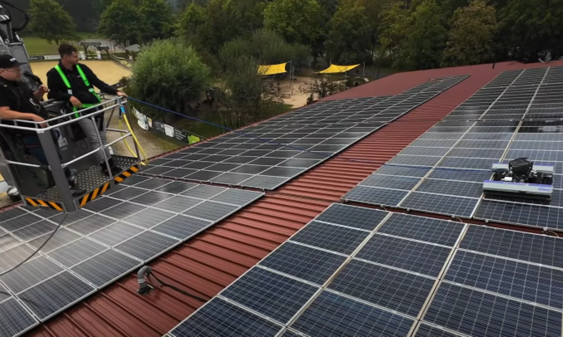 hyCLEANER® solarROBOT Pro – PV Cleaning Robot - Image 9
