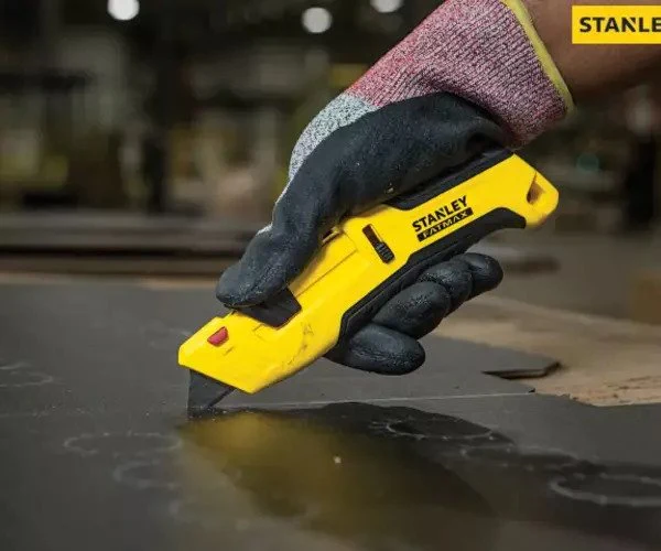 Stanley FatMax® Auto-Retract Tri-Slide Safety Knife - Image 4