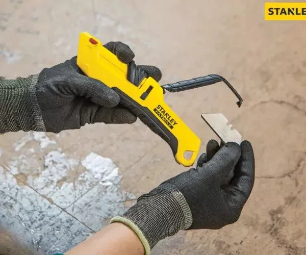 Stanley FatMax® Auto-Retract Tri-Slide Safety Knife - Image 5