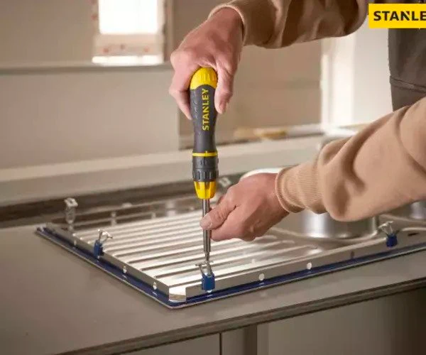 Stanley Multibit Ratchet Screwdriver &10 Bits - Image 9